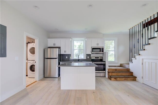 Photo - 556 E Main Rd