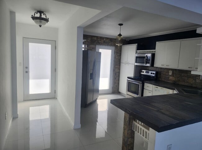 Photo - 1175 NE Miami Gardens Dr Unit 703E