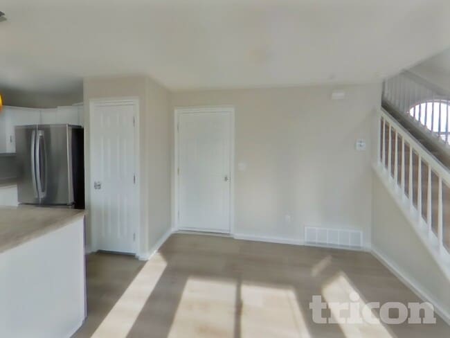 Photo - 557 Autumn Pl