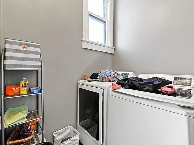 Photo - 2906 NE Tyler St Unit 1