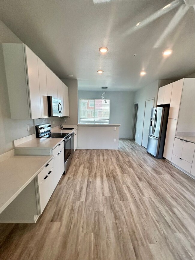 Available Now 2 Bedrooms 1.5 Baths 2 Assig... - Available Now 2 Bedrooms 1.5 Baths 2 Assig... Townhome