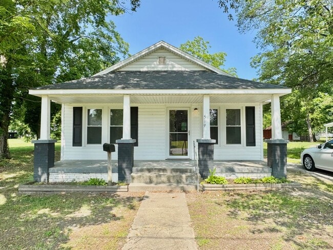 Building Photo - The Home You’ve Been Searching For!