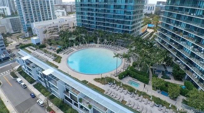 Photo - 650 NE 32nd St