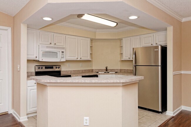 Photo - Amazing two bedroom 2nd Floor, Summer House Available June 19!