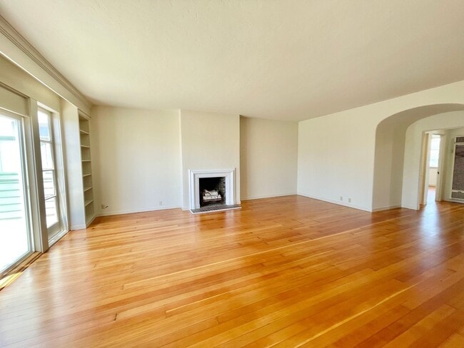 Bright and Airy 2 Bedroom Penthouse in the... - Bright and Airy 2 Bedroom Penthouse in the... Unit 327 Presidio Ave #3