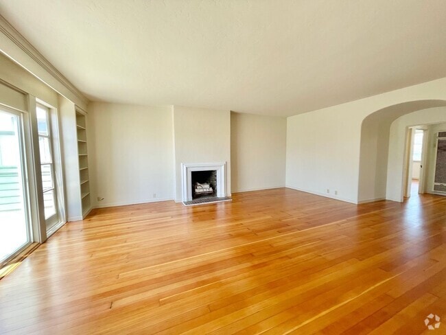 Building Photo - Bright and Airy 2 Bedroom Penthouse in the... Unit 327 Presidio Ave #3