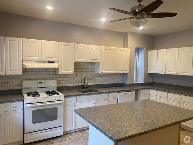 Building Photo - 11 Edison Grn Unit 1 Rental