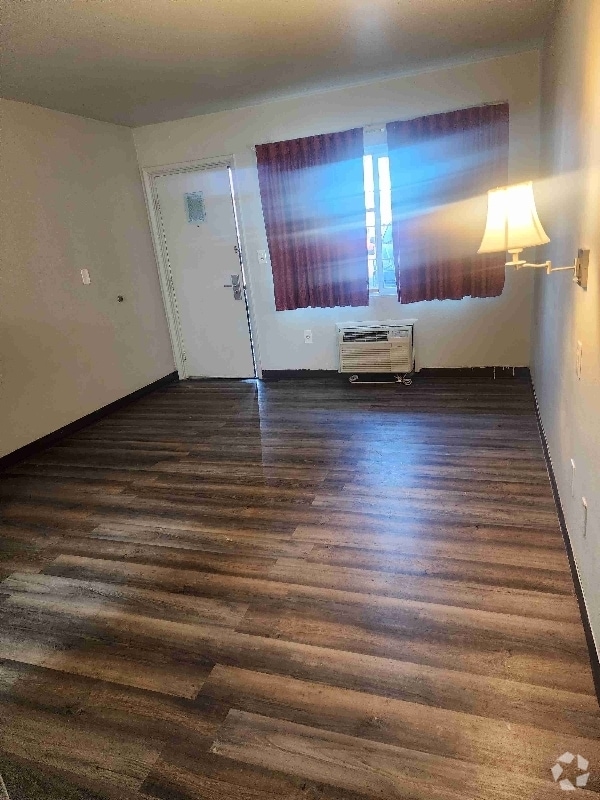 Building Photo - 316 S Pioneer Way Rental