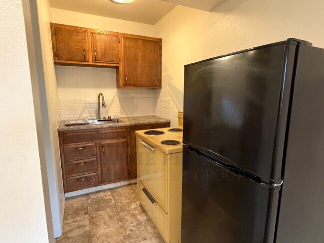 Photo - 702 Downey St Unit 9
