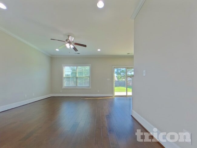 Photo - 432 Walking Ln