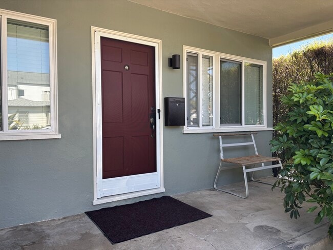 Front Porch - 4301 Jasmine Ave Unit 4301
