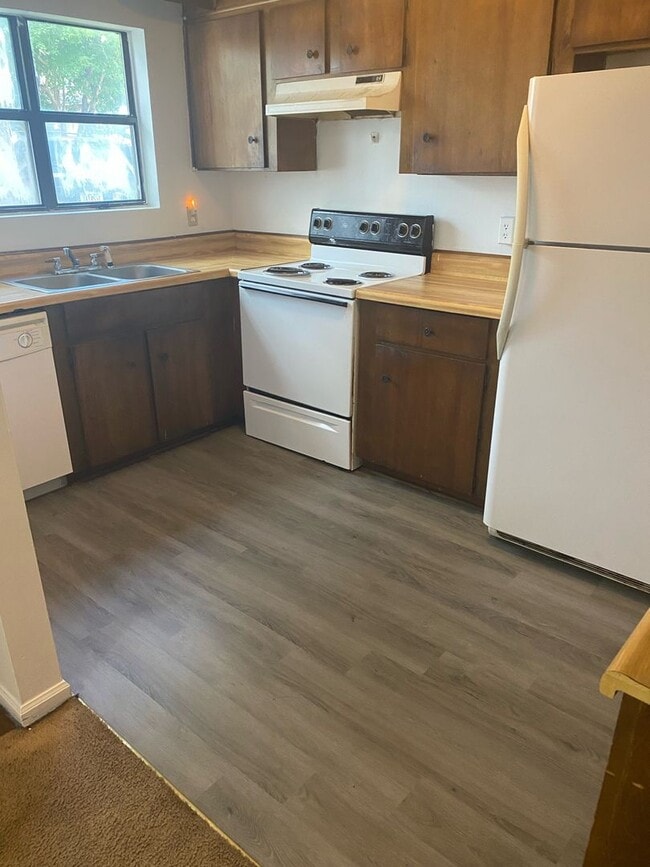 Photo - Cozy 2-Bedroom Townhome: Affordable Comfor...