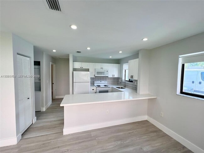 52ND 21 Nw 52nd Unit 1