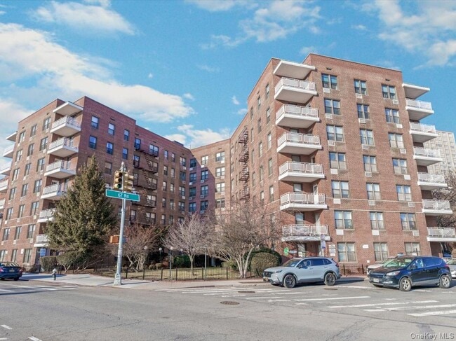 Building Photo - 100-25 Queens Blvd Unit 5BB