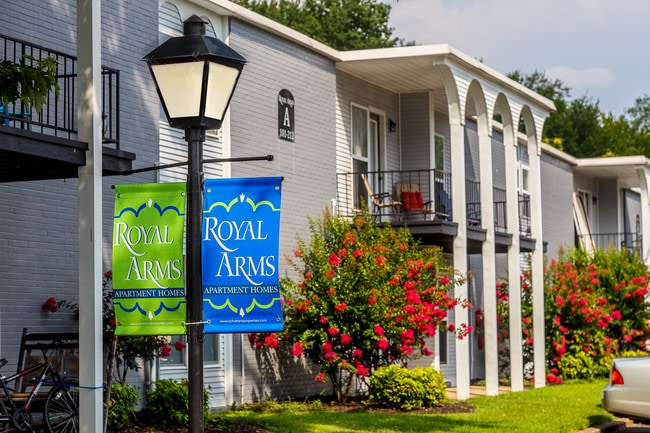 Photo - Royal Arms of Bowling Green