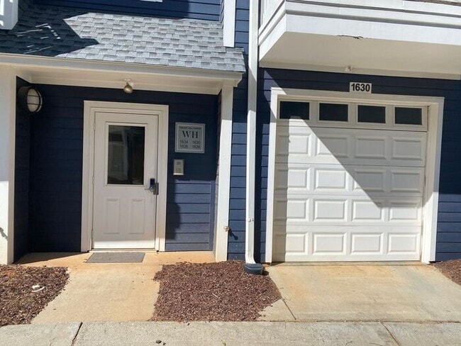 Building Photo - Charming 2 Bed, 2 Bathroom city Retreat Near Uptown Charlotte & Greenway Access