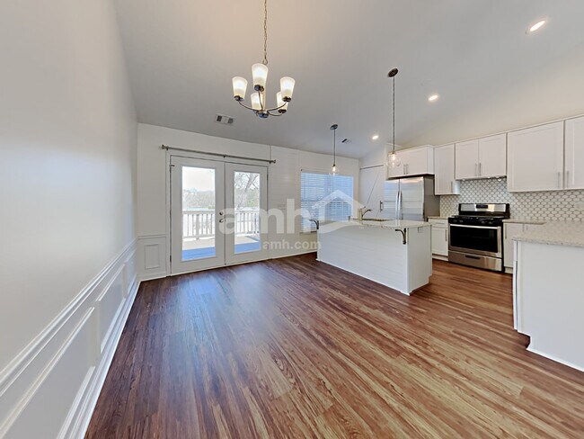 Photo - 356 Darter Cove NW