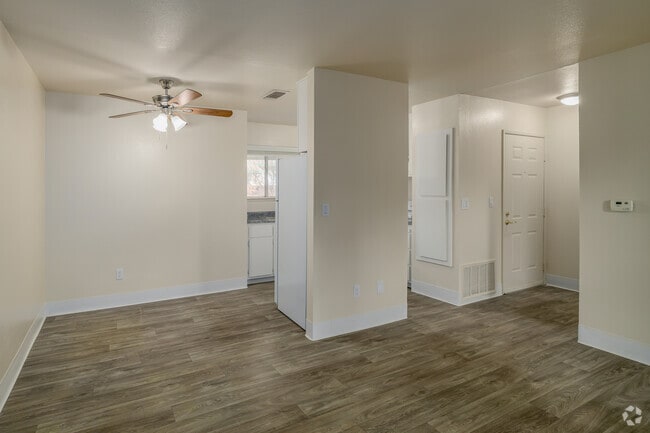 1BR, 1BA - 566SF - Dining Room