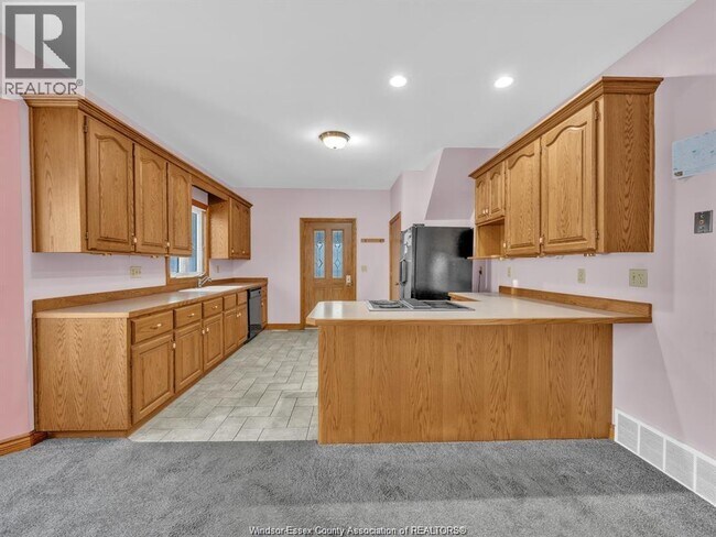 Photo - 2311 University Ave W