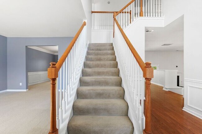 Photo - 1255 Wondering Way