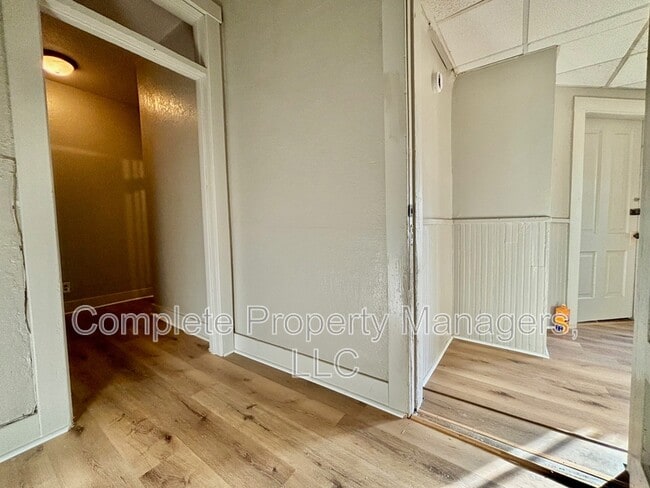 Photo - 325 E Washington St