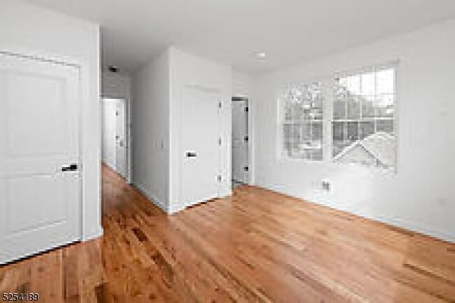 Photo - 125 Broughton Ave Unit 3