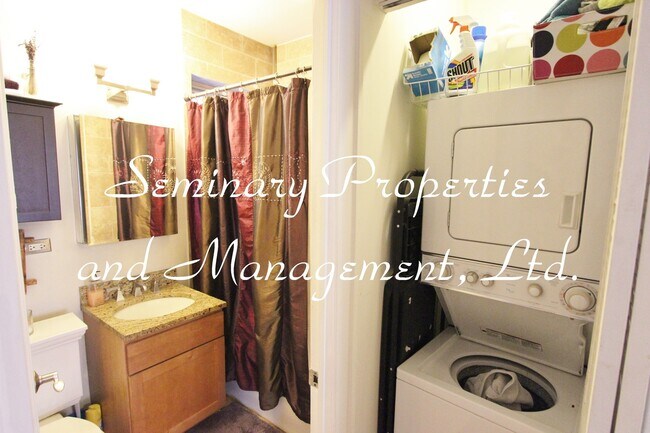 Photo - 5826-28 N Ridge