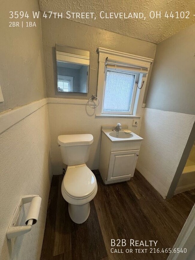 Photo - 3594 W 47th St Unidad Front Up