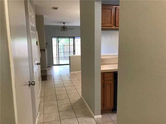 Photo - 1411 Gracy Farms Ln Unit 16