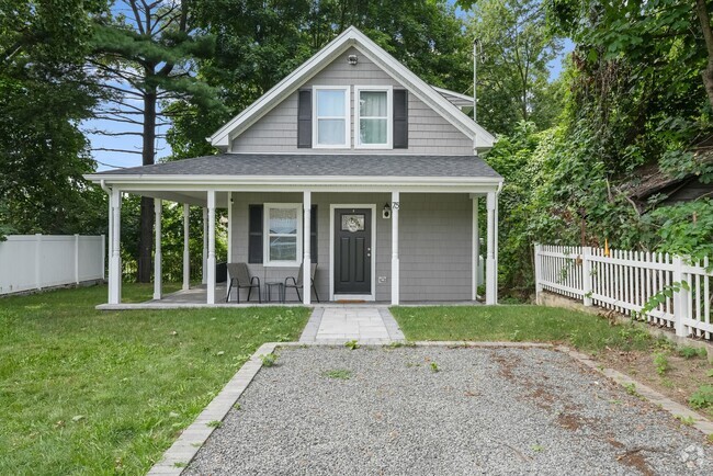 Building Photo - 75 Hemlock St Rental