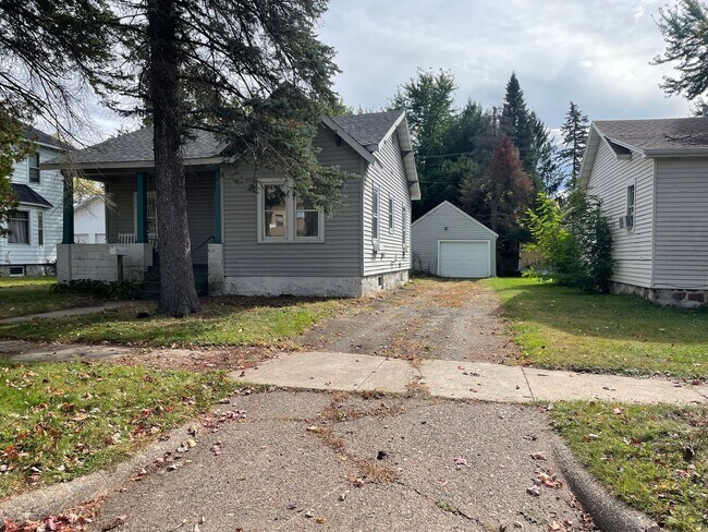 Photo - 909 Forest St