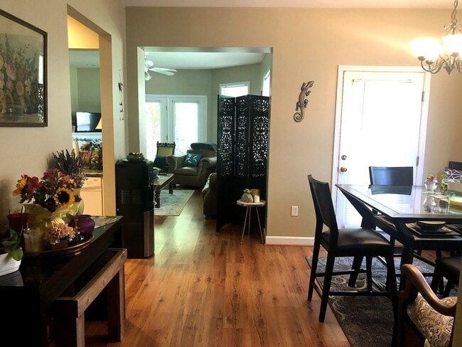 Building Photo - 707 Indica Ct Unit All-Inclusive 3BR/2BA Condo - Move-in Ready