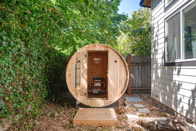 Building Photo - 1919 SE 80th Ave