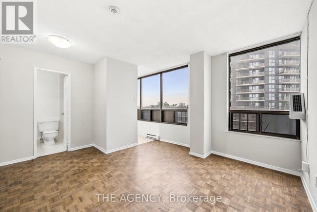 Photo - 2360 Dundas St W Unit 1019B