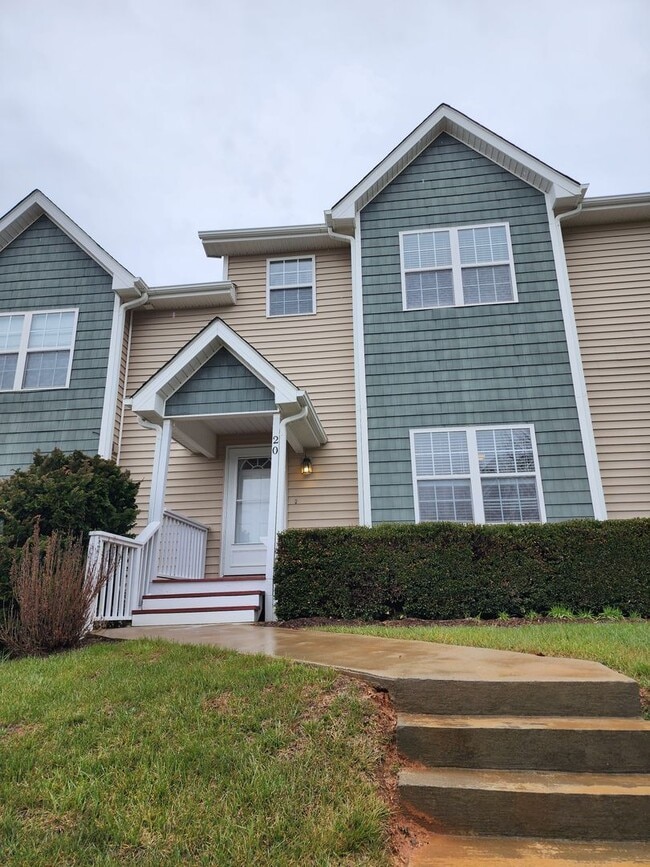 Building Photo - Weaverville Rental!