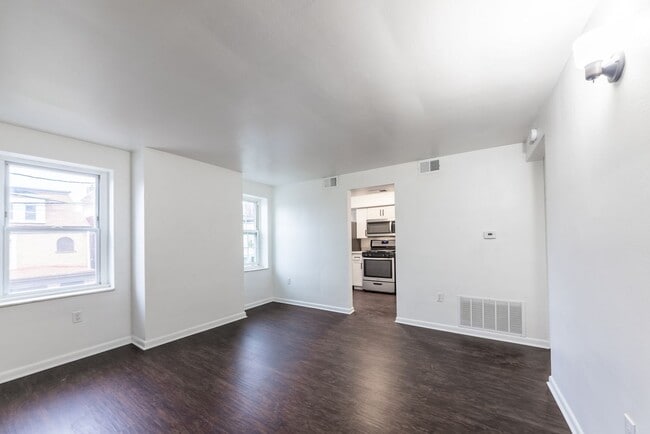 Building Photo - 601 E Warrington Ave Unit Apt 4