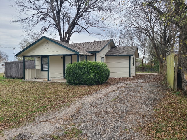 Building Photo - 419 S Javine St