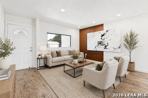 Photo - 504 Willow Dr