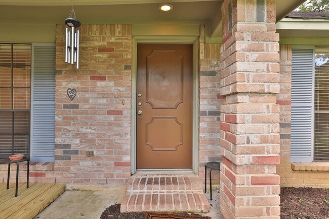 Photo - 16035 Hollow Rock Dr