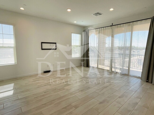 Photo - 784 S Hawk Ln