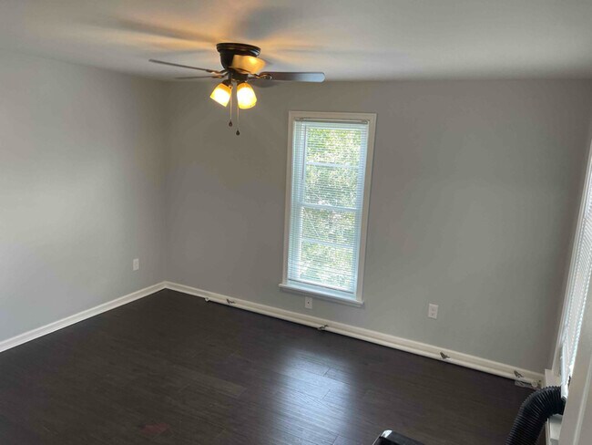 Photo - 300 Crawford St