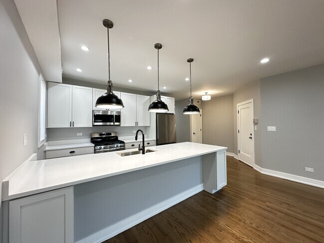 2639 W Carmen Ave Unit 4