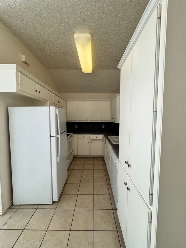 Photo - 4 Bedrooms at an Amazing Price!