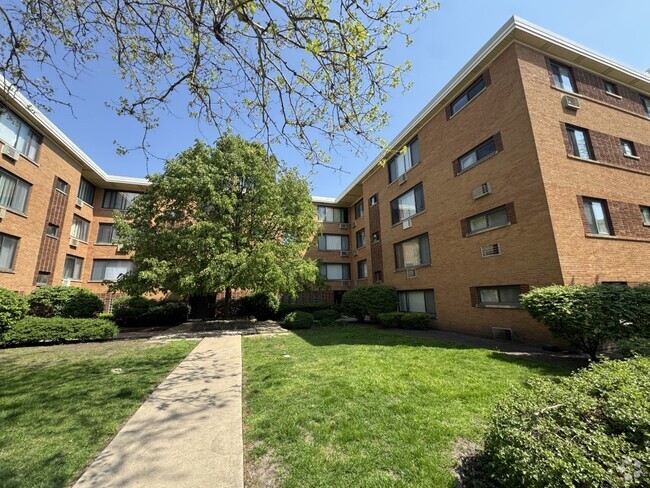 Building Photo - 2704 W Lunt Ave Unit 103 Rental