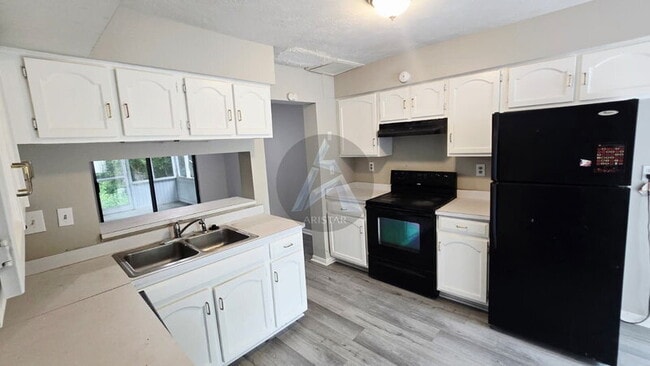 Photo - 2646 Briarwood Dr SE