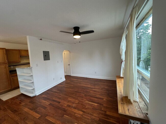 16 Church St E Unit 8