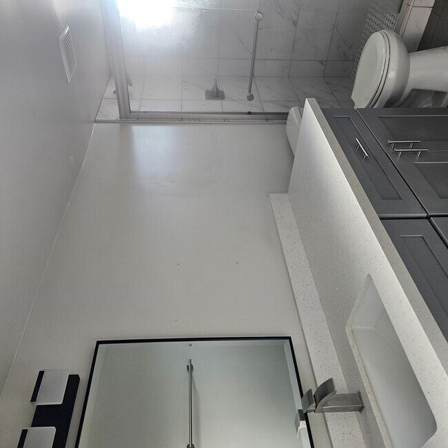 Photo - 3326 N 66th Pl Unidad Apt 4