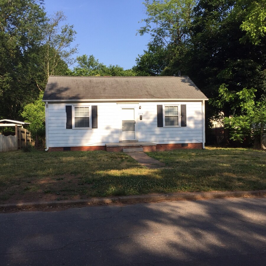 2 Bedroom/1 Bath home - 2 Bedroom/1 Bath home