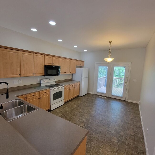 Photo - 3 Bedroom, 2 Bathroom Rental With Garage