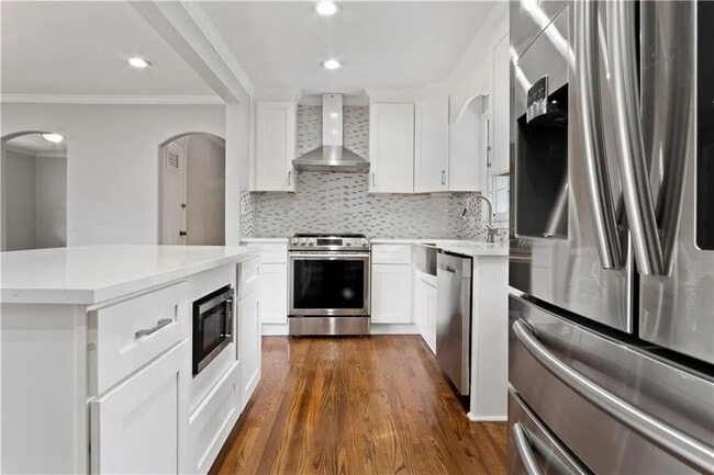 Building Photo - Room in House on Patricia Dr